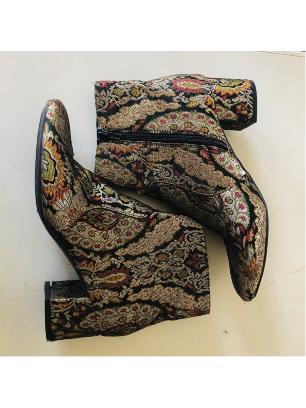Size 7 1/2M Unisa Cayzea Paisley Floral Metallic Brocade Ankle Booties Boho Chic